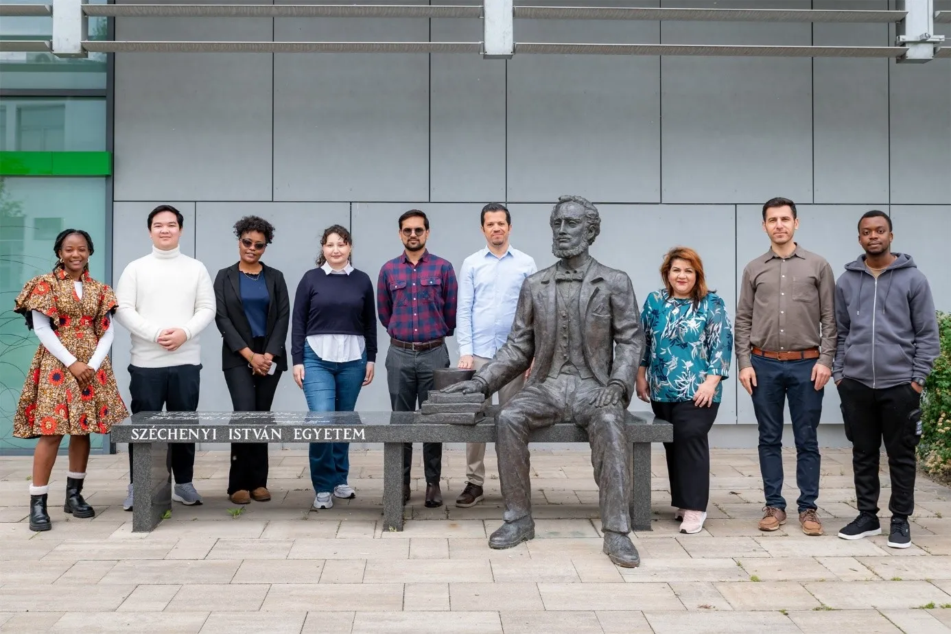 Participants in the programme included: Ludwakama Jones (Liberia), Soukthavone Khiengsombath (Laos), Beatrice Ignas (Tanzania), Aytaj Bayramli (Azerbaijan), Abishae Noel (Pakistan), Mustafa Neama (Iraq), Nurullah Bektas (Türkiye), Brian Msuha (Tanzania), and Sylvia Páliné Nyiri (main organiser, Centre for International Programmes and Alumni) (Photo: András Adorján)